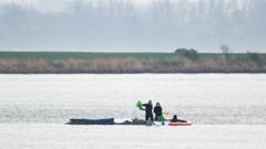 Rescuers to employ air cushions in latest effort to save stranded whale