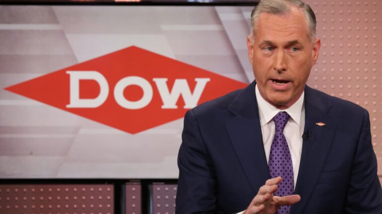 Dow CEO Warns of Prolonged Supply Chain Crisis Following Strait of Hormuz Closure