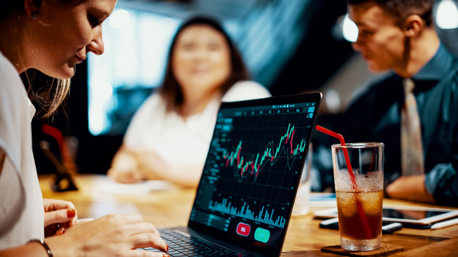 Stock economy is in for 'choppy, bumpy ride' in 2026, strategist says. Why it pays to stay invested