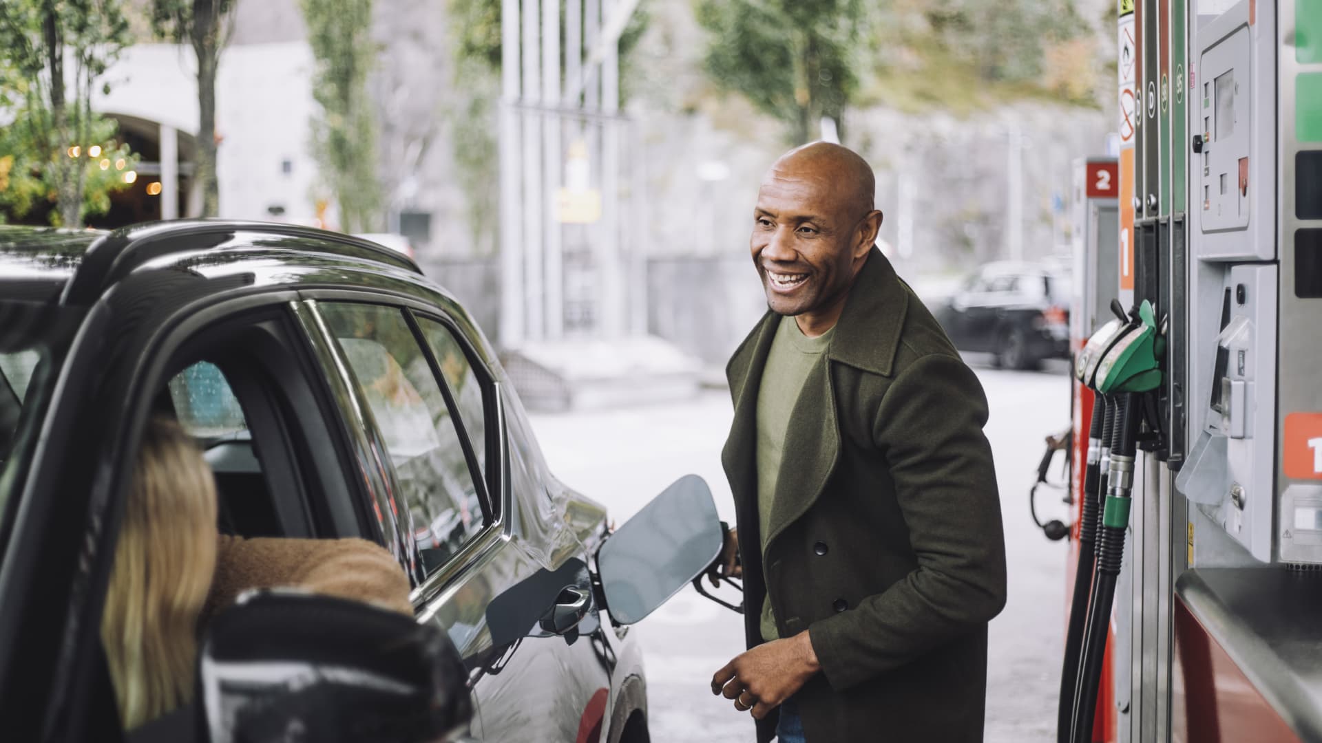 Amazon Prime is offering a 20-cent-per-gallon discount — and you can stack savings with a credit card