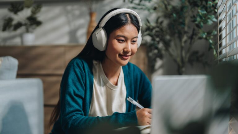 47% of college students have seriously considered changing majors due to AI: Survey