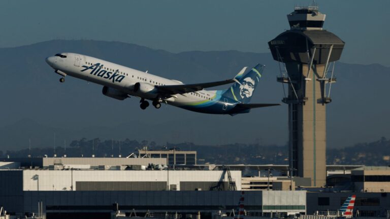 Alaska Air Group Withdraws 2026 Financial Outlook Amid Fuel Price Volatility