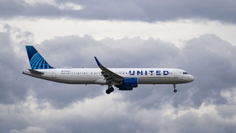 United Airlines Adjusts Long-Term Outlook as Fuel Costs Weigh on Profitability
