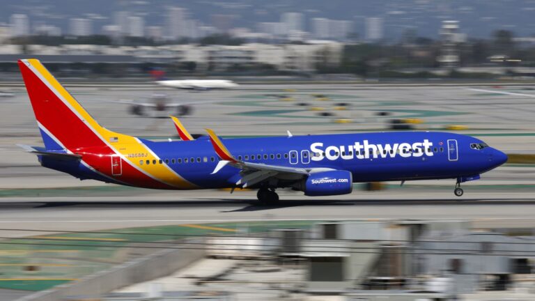 Southwest Airlines Navigates Fuel Headwinds with Revised Outlook and Strategic Fee Changes