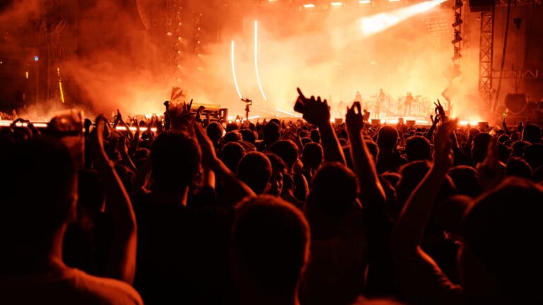 Gig tripping this summer? Here's how to pay for concert travel with your credit cards