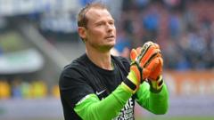 Former Arsenal goalkeeper Alex Manninger dies after car hit by train