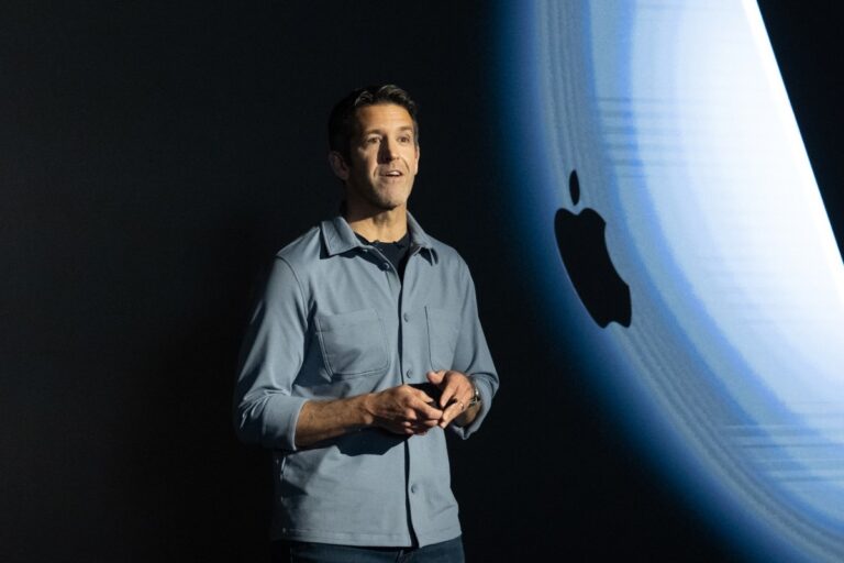 Apple Prepares for Leadership Shift as Hardware Chief John Ternus Named Next CEO
