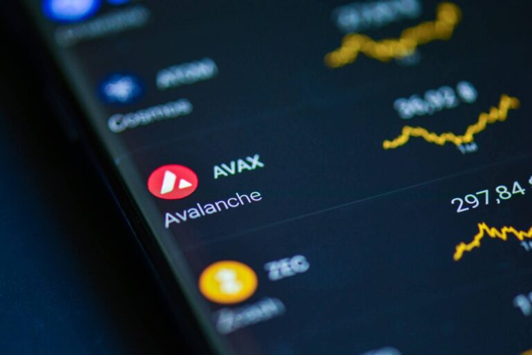Avalanche price outlook as AVAX spot ETFs extend zero net inflows streak