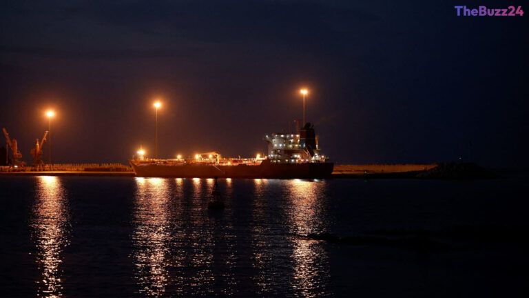 Oil Prices Surge as Geopolitical Tensions Mount Over Strait of Hormuz