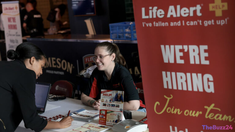 Private Sector Hiring Surpasses Expectations in April Amid Stable Labor Market