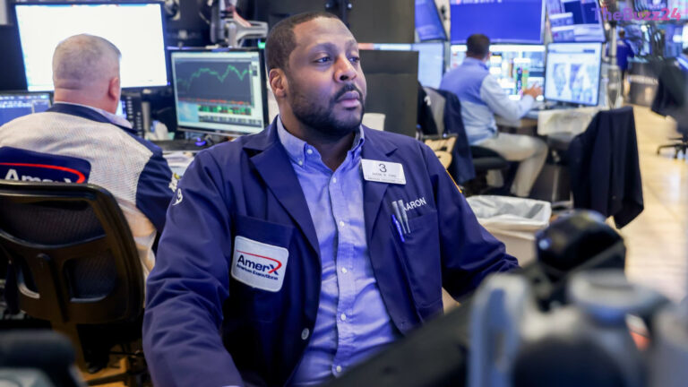 Dow Jones Shatters 50,000 Barrier Amidst Tech-Fueled Market Surge