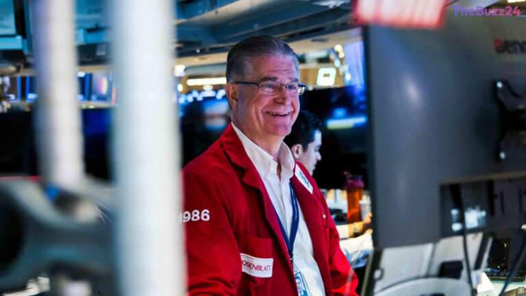 Market Futures Hold Steady Following Record-Breaking Tech Rally