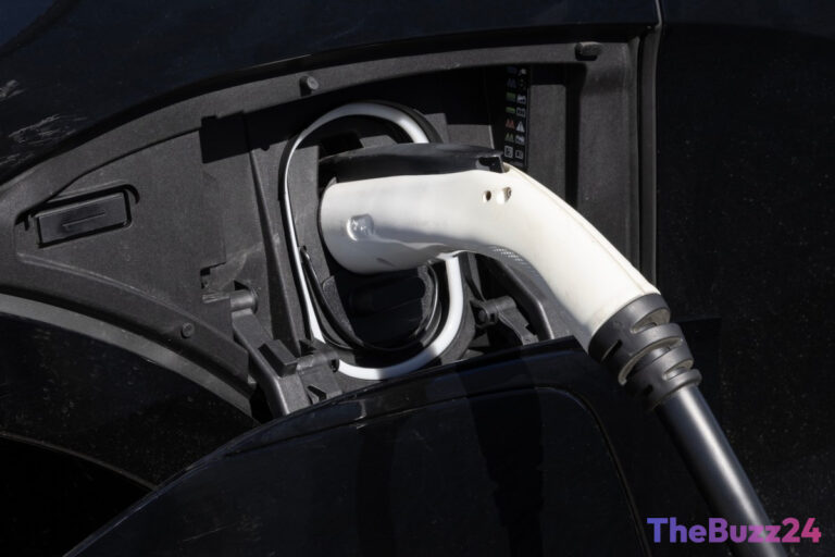 Global EV Market Splits Into K‑Shape: China Accelerates While U.S. Stalls