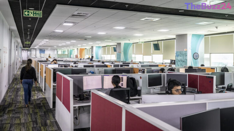 Global Workforce Paradox: Job Insecurity Persists Amidst Low Unemployment and Rising AI Integration