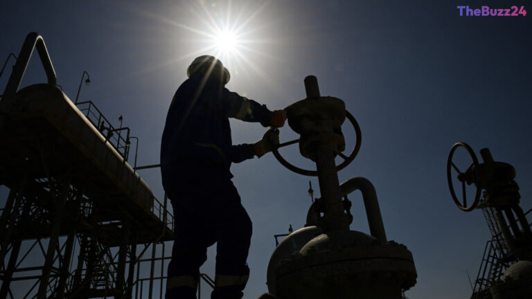 Middle East Nations Race to Reroute Oil Exports Amid Hormuz Closure