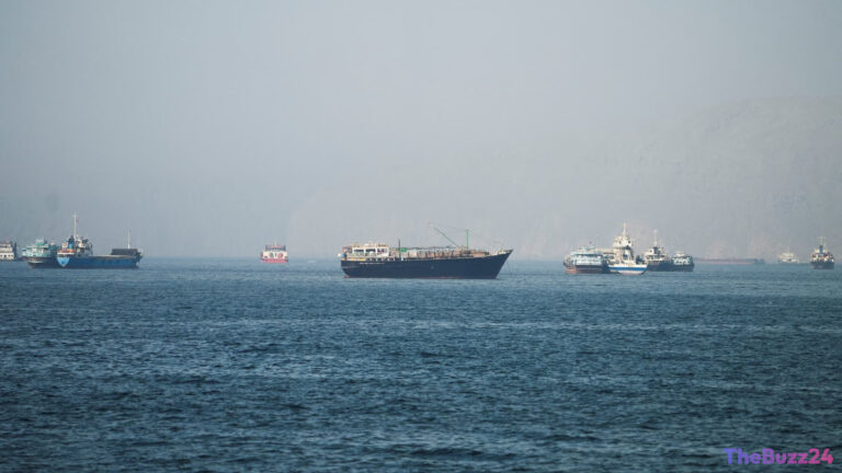 Silent Escapes: Stranded Commercial Ships Quietly Coordinate with U.S. Navy to Exit Strait of Hormuz
