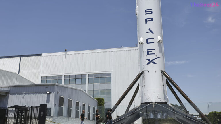 Investors Scramble for SpaceX Exposure Through Proxy Stocks and Options