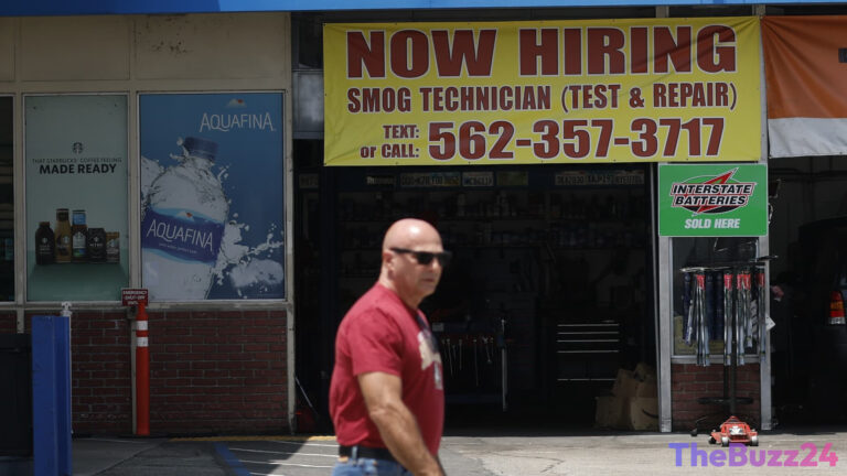 U.S. Manufacturing Sector Faces Deep Job Cuts Amid Surging Costs and Demand Concerns
