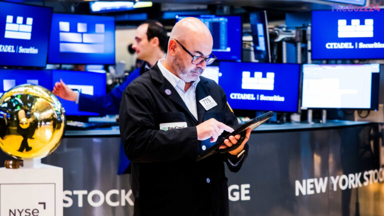 Global Markets Navigate Geopolitical Tensions and Tech Sector Shifts