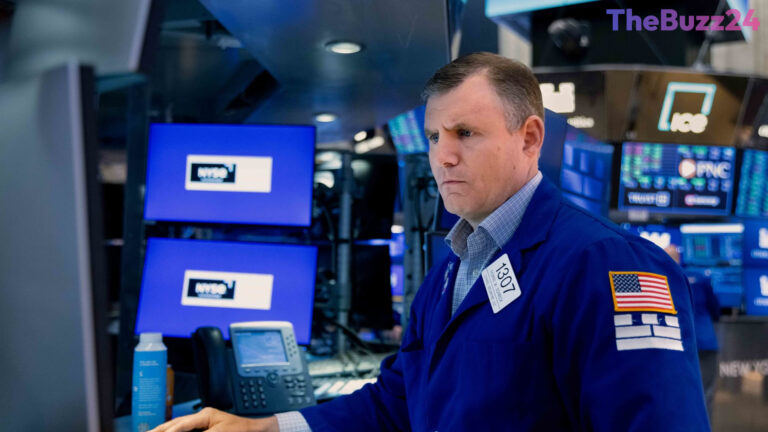 Global Markets Navigate Tech Volatility as Investors Await Key Earnings