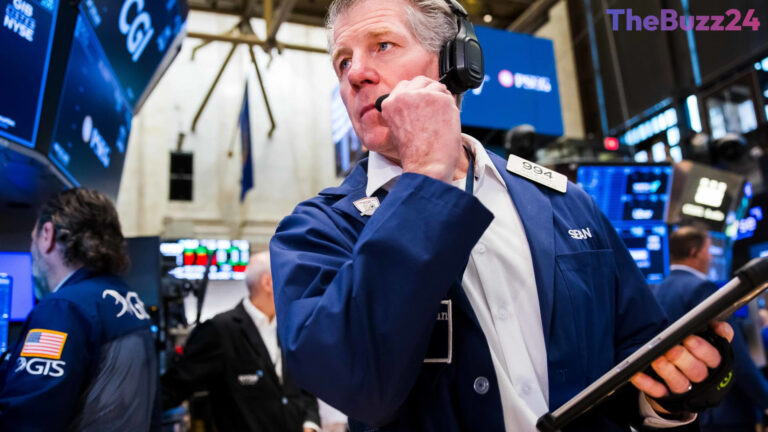 Global Tech Sell-Off Triggers Market Rout as Semiconductor Stocks Plummet