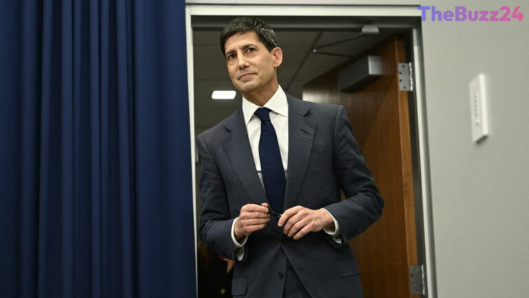 Fed Chairman Warsh Abstains from Rate Forecast, Signals Major Communication Shift
