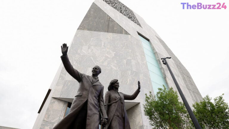 Obama Presidential Center Opening Becomes Hub for Democratic Strategy and Corporate Networking