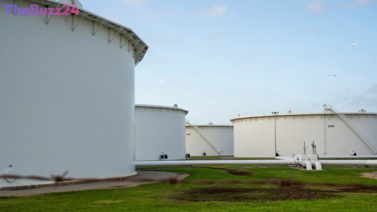 Energy Sector Poised for Investment Despite Oil Price Fluctuations: AI Boom and Strategic Deals Drive Growth