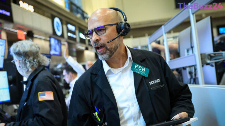Market Volatility Deepens as Investors Pivot Away from Tech Giants