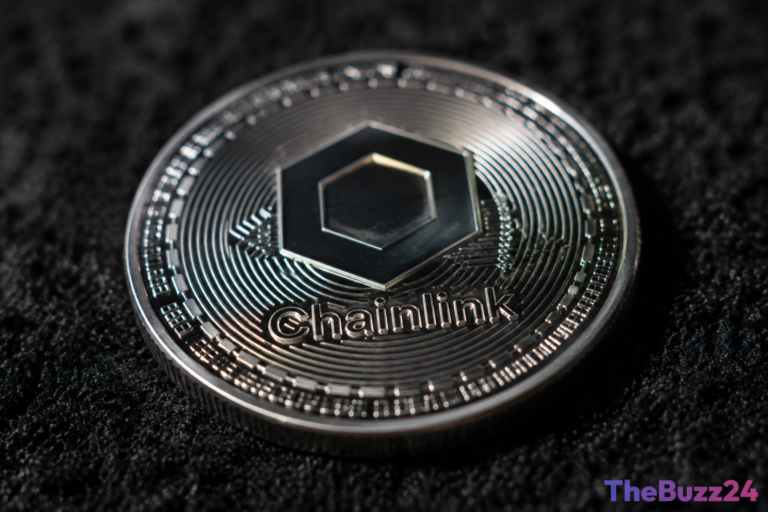 Chainlink Faces Crucial Pivot as Record Wallet Growth Clashes with Bearish Technicals