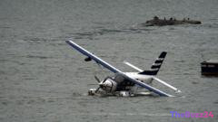 Seaplane Makes “Hard Landing” in Manhattan’s East River, Eight Rescued