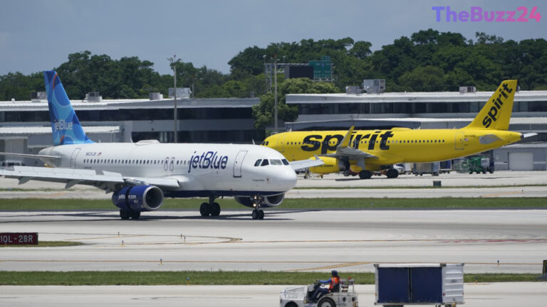 JetBlue Secures LaGuardia Expansion Following Spirit Airlines Collapse