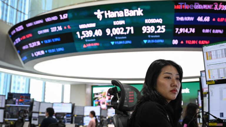 Asia-Pacific Markets Diverge as Semiconductor Rout Dampens Tech Sentiment