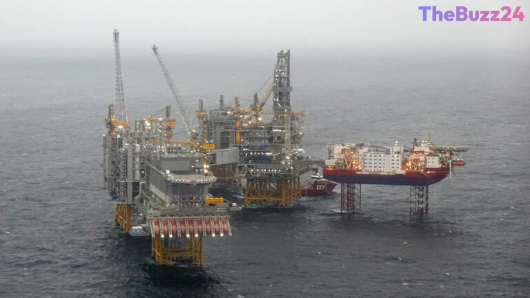 Oil Surges Past $90 as Escalating U.S.-Iran Tensions Threaten Global Energy Supply