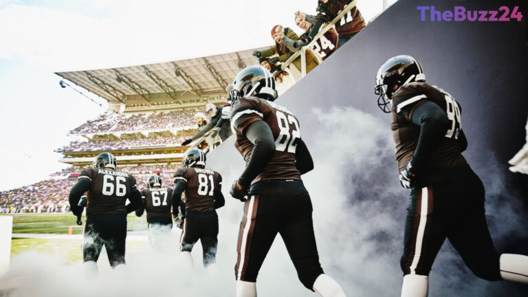 Game Day Financials: Top Credit Cards for Sports Fans to Maximize Rewards and Access