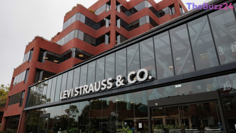 Levi Strauss Boosts Outlook and Dividend Following Strong Quarterly Performance