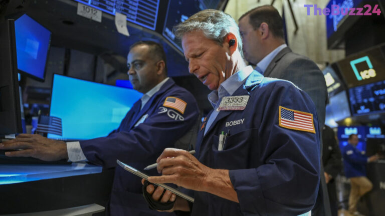 Global Markets Face Volatility as Oil Plunges and Tech Stocks Pull Back