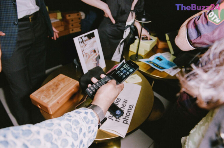 The Digital Detox: Why Users Are Trading Smartphones for ‘Dumb’ Alternatives