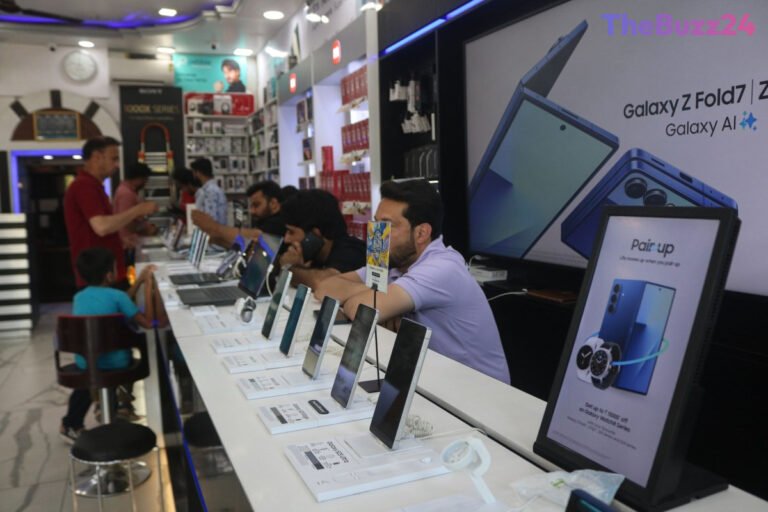 AI’s Memory Demand Reshapes India’s Smartphone Landscape, Driving Up Prices