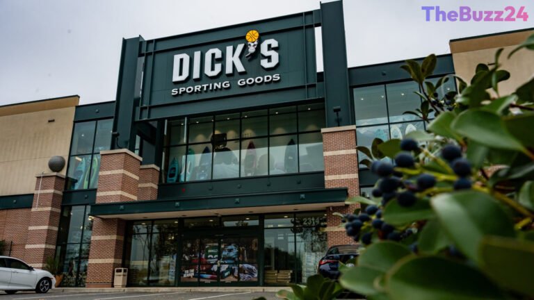 Dick’s Sporting Goods Faces Record Market Sell-Off: Is a Recovery on the Horizon?
