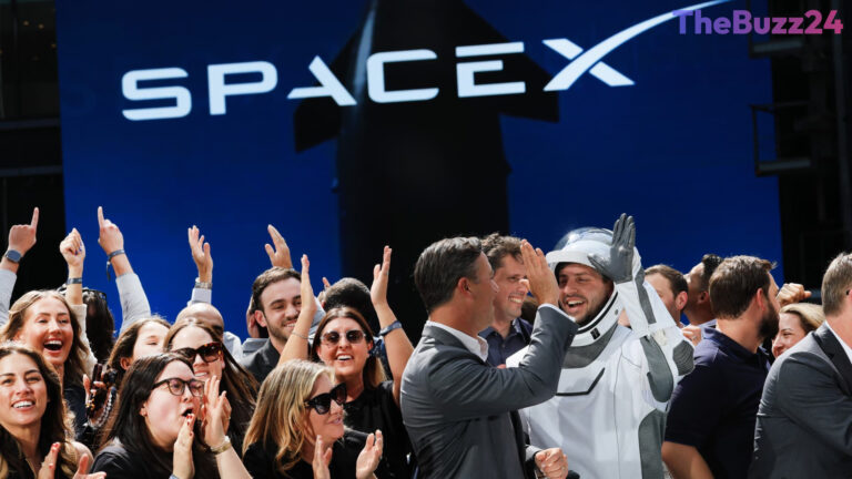 SpaceX Navigates Turbulent Waters Ahead of Landmark First Earnings Report