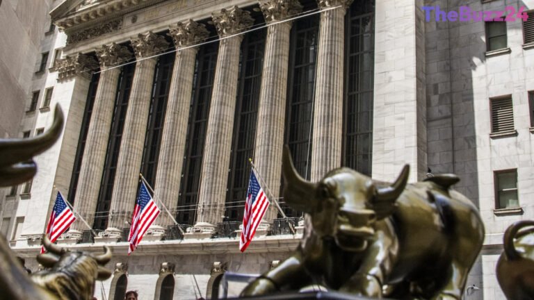 Ultra-Wealthy Family Offices Boost Stock Holdings, Signal Long-Term Bullishness on AI