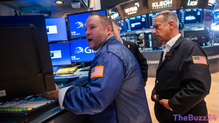 S&P 500 Hits Record Highs Amidst Volatility, But Experts Warn of Overvaluation and Leverage
