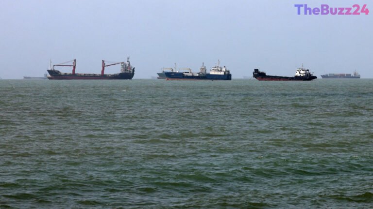 Oil Surges as U.S.-Iran Hormuz Deal Doubts Intensify