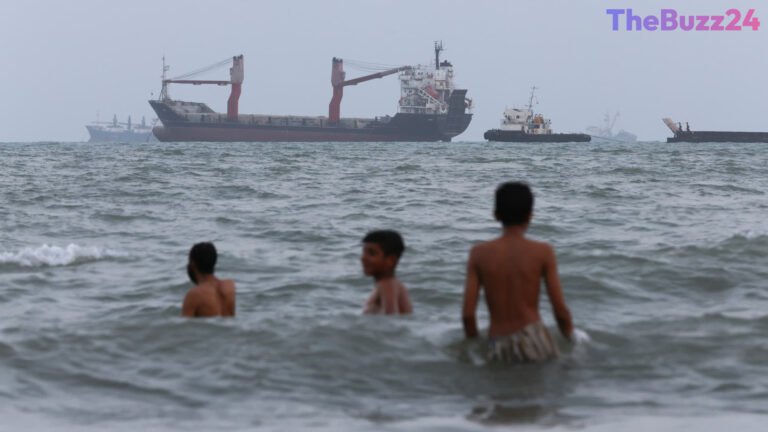 Qatari Prime Minister Travels to Tehran for Urgent De-escalation Talks Amid Renewed Hormuz Tanker Attacks