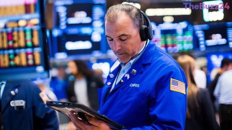 U.S. Stock Futures Hold Steady Following S&P 500 Rally as Retail Earnings and Fed Minutes Loom