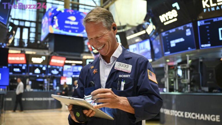 Nvidia Fuels Tech Rally: Nasdaq and S&P 500 Close Higher on Strong Earnings and Guidance
