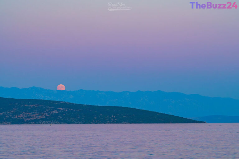 Celestial Alignment: Capturing the Buck Moon and the Belt of Venus