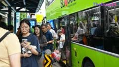 Singapore Cracks Down on Commuter Nuisances With Heavy Fines for Loud Audio and Eating on Buses