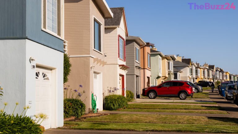 Thirty-Year Fixed Mortgage Rates Surge Past Seven Percent Amid Rising Treasury Yields